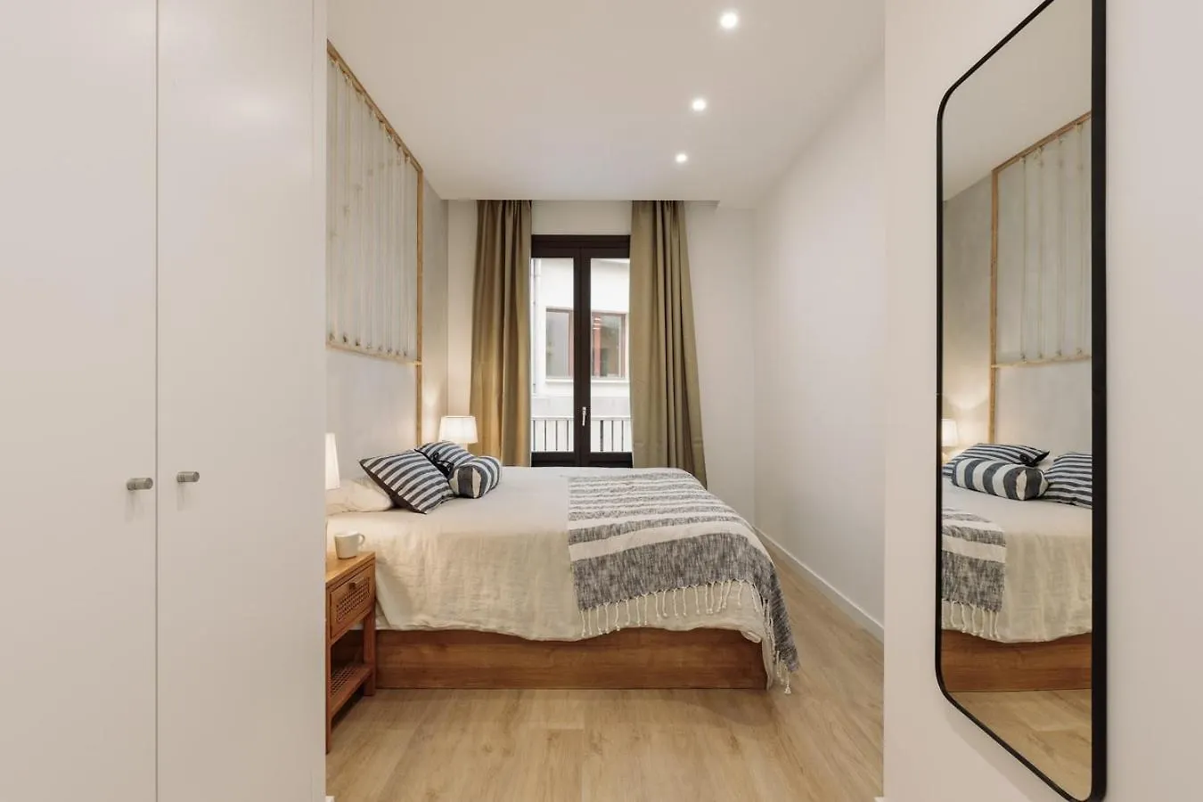 Cetara - 2 Bedrooms, Balcony And Terrace In Ciutat Vella Барселона 0*,  Испания