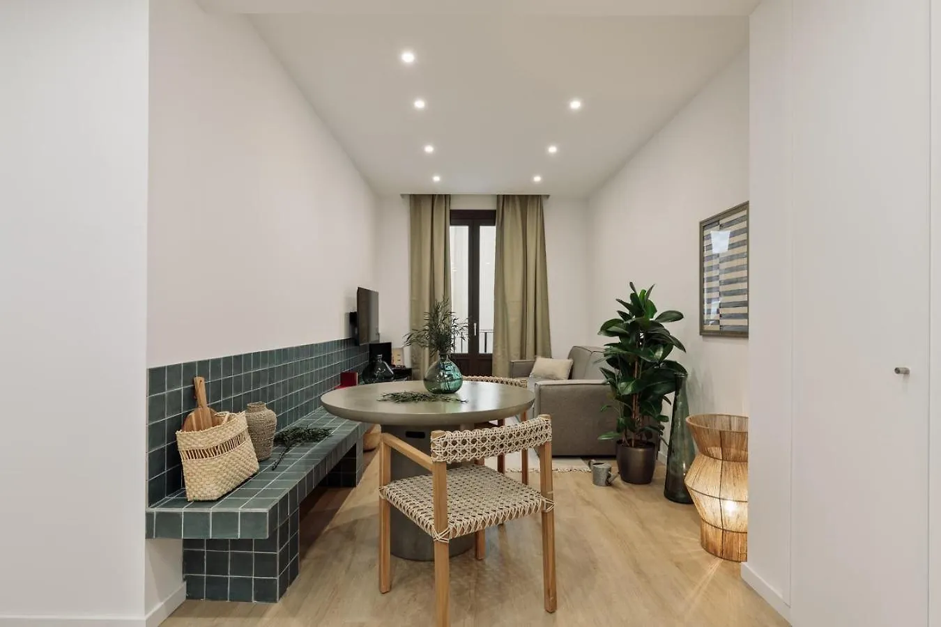 Cetara - 2 Bedrooms, Balcony And Terrace In Ciutat Vella Barcelona Apartment